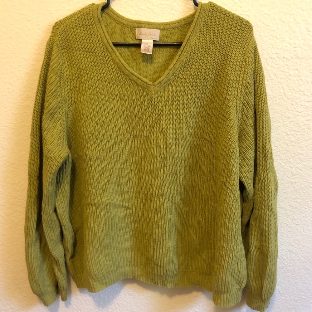 Vintage v-neck green knit sweater